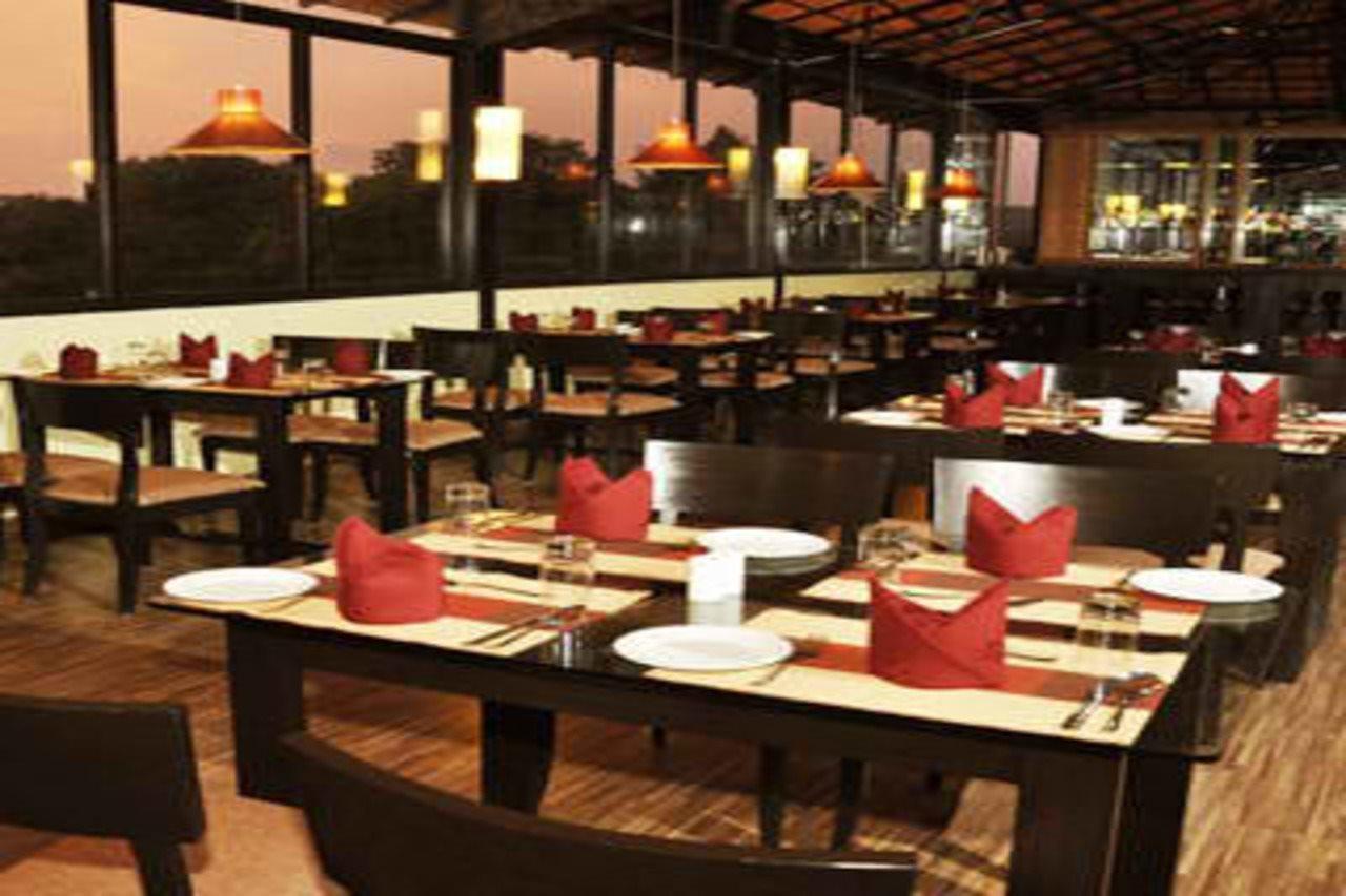 Sukhmantra Resort & Spa Candolim Bagian luar foto