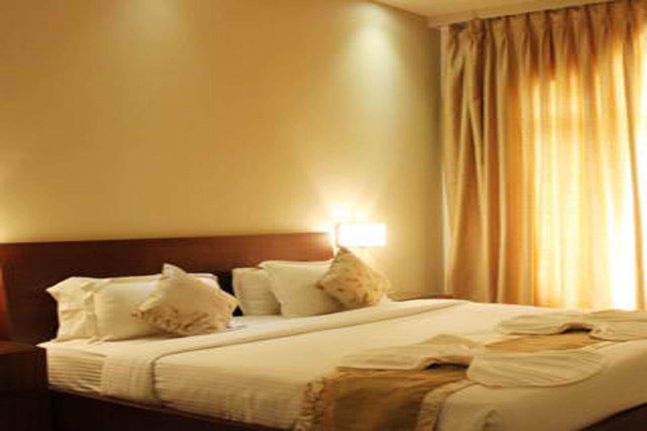 Sukhmantra Resort & Spa Candolim Bagian luar foto