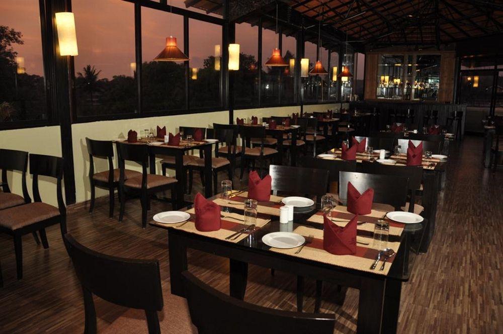 Sukhmantra Resort & Spa Candolim Bagian luar foto