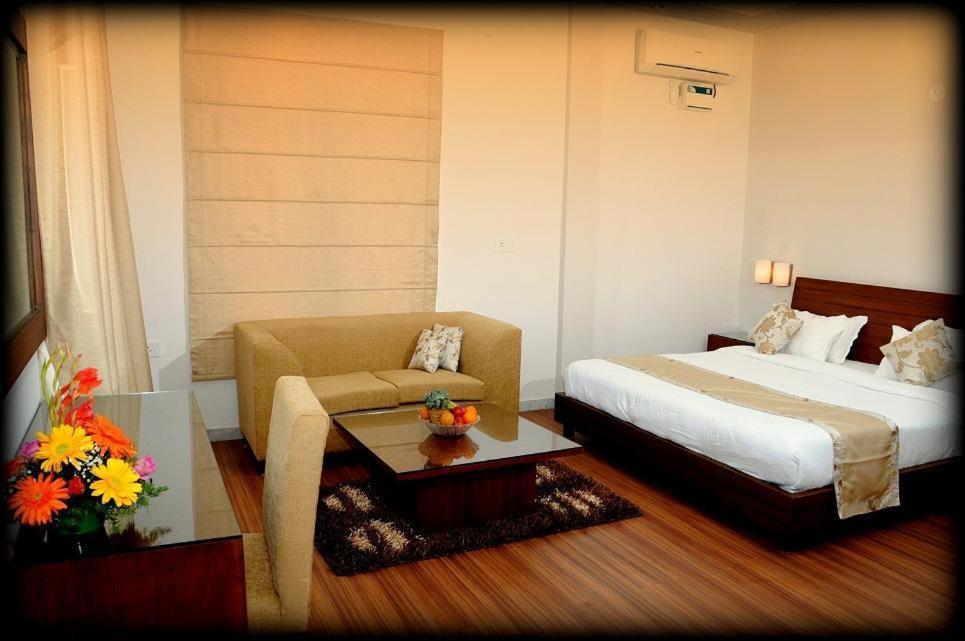 Sukhmantra Resort & Spa Candolim Ruang foto