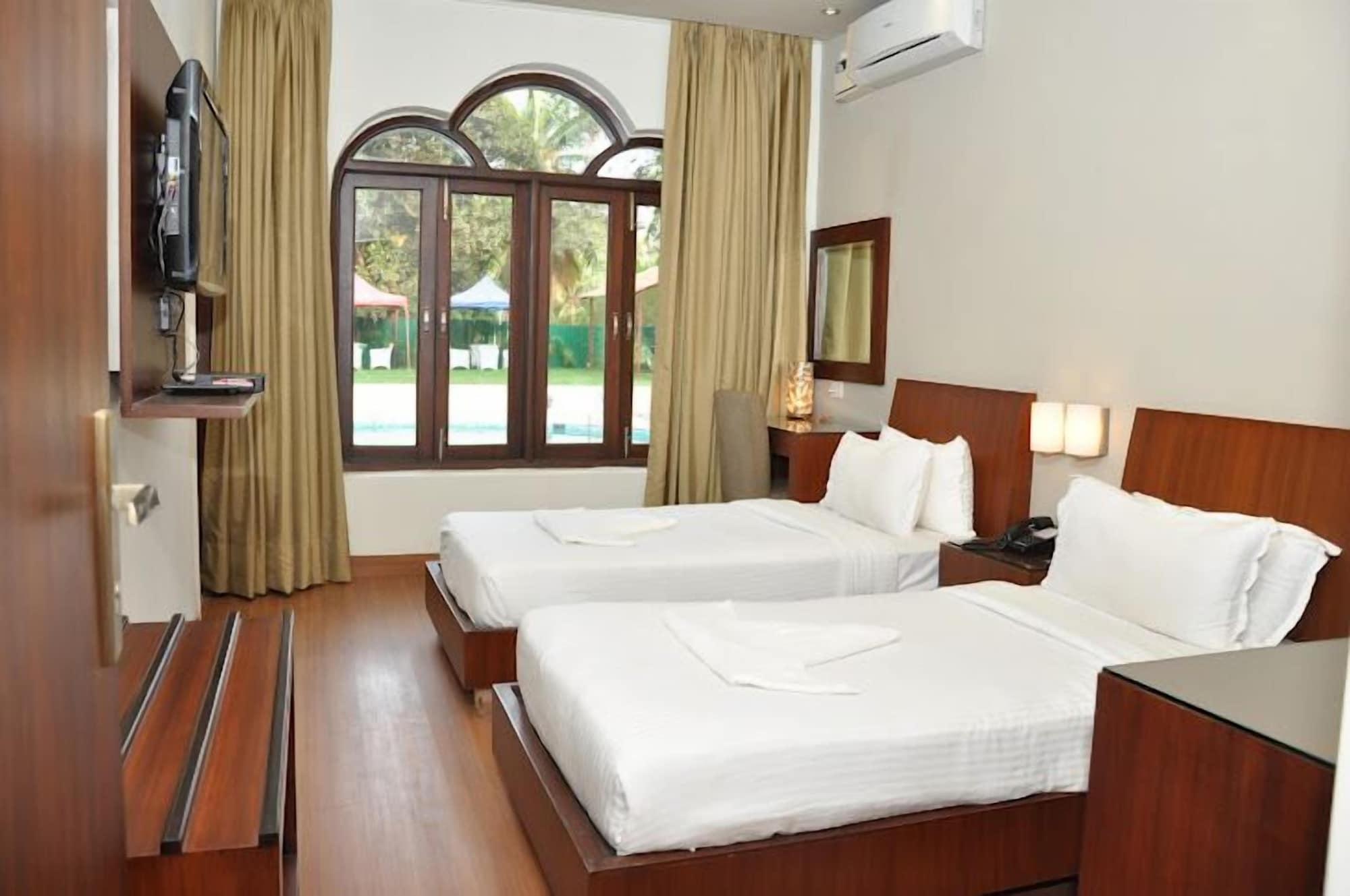 Sukhmantra Resort & Spa Candolim Bagian luar foto
