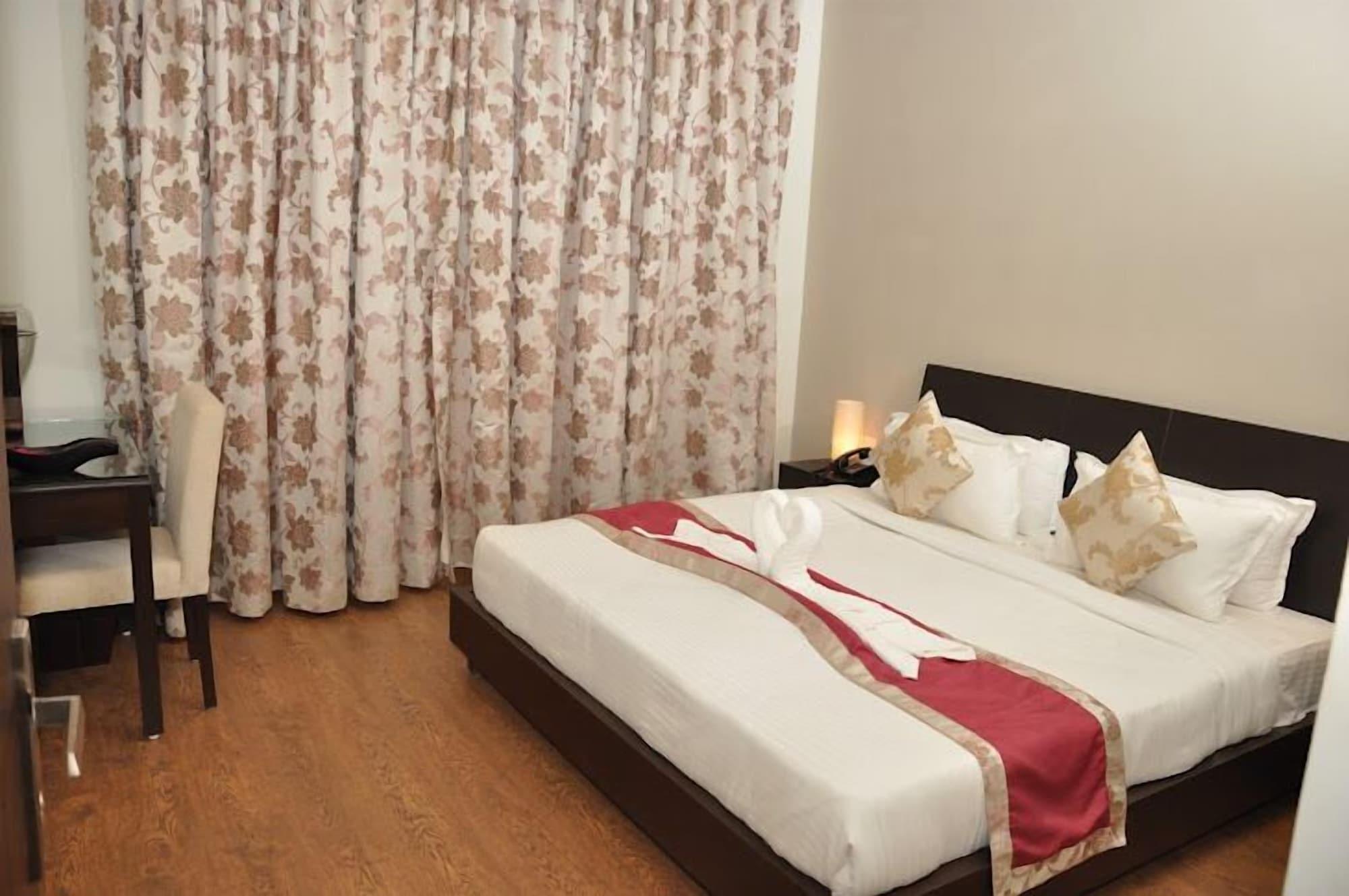 Sukhmantra Resort & Spa Candolim Bagian luar foto