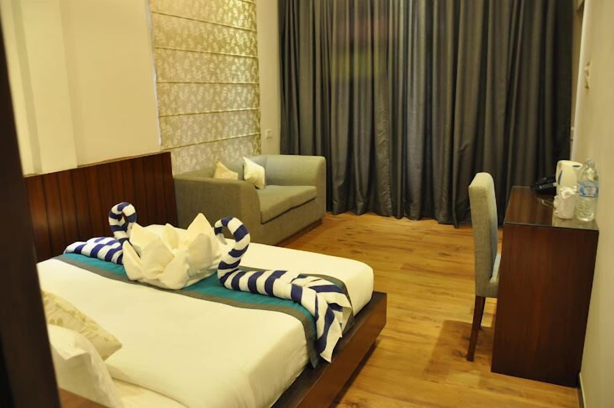 Sukhmantra Resort & Spa Candolim Bagian luar foto
