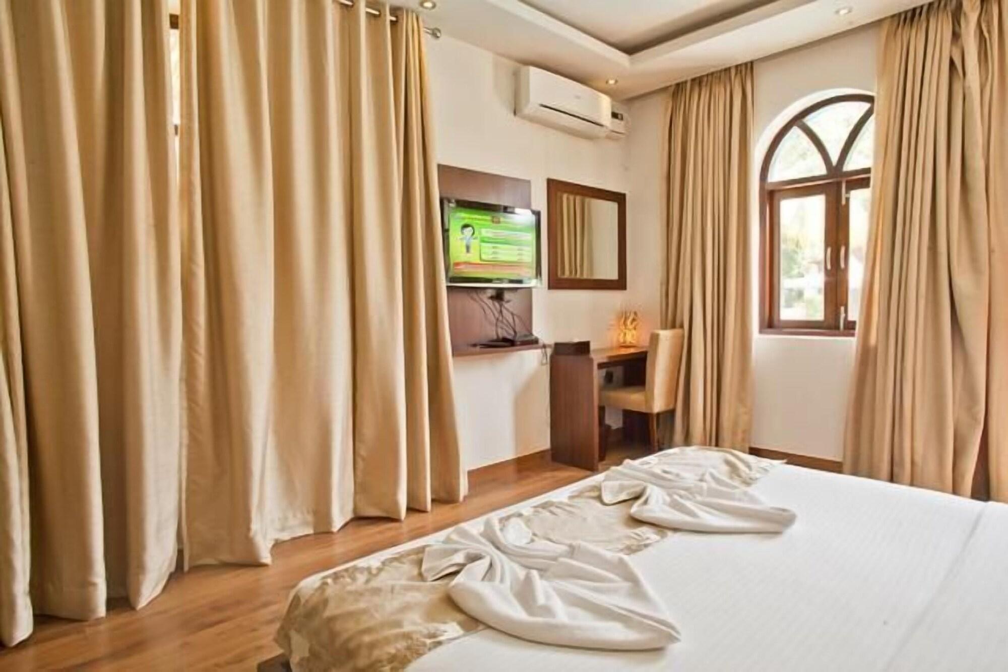 Sukhmantra Resort & Spa Candolim Bagian luar foto