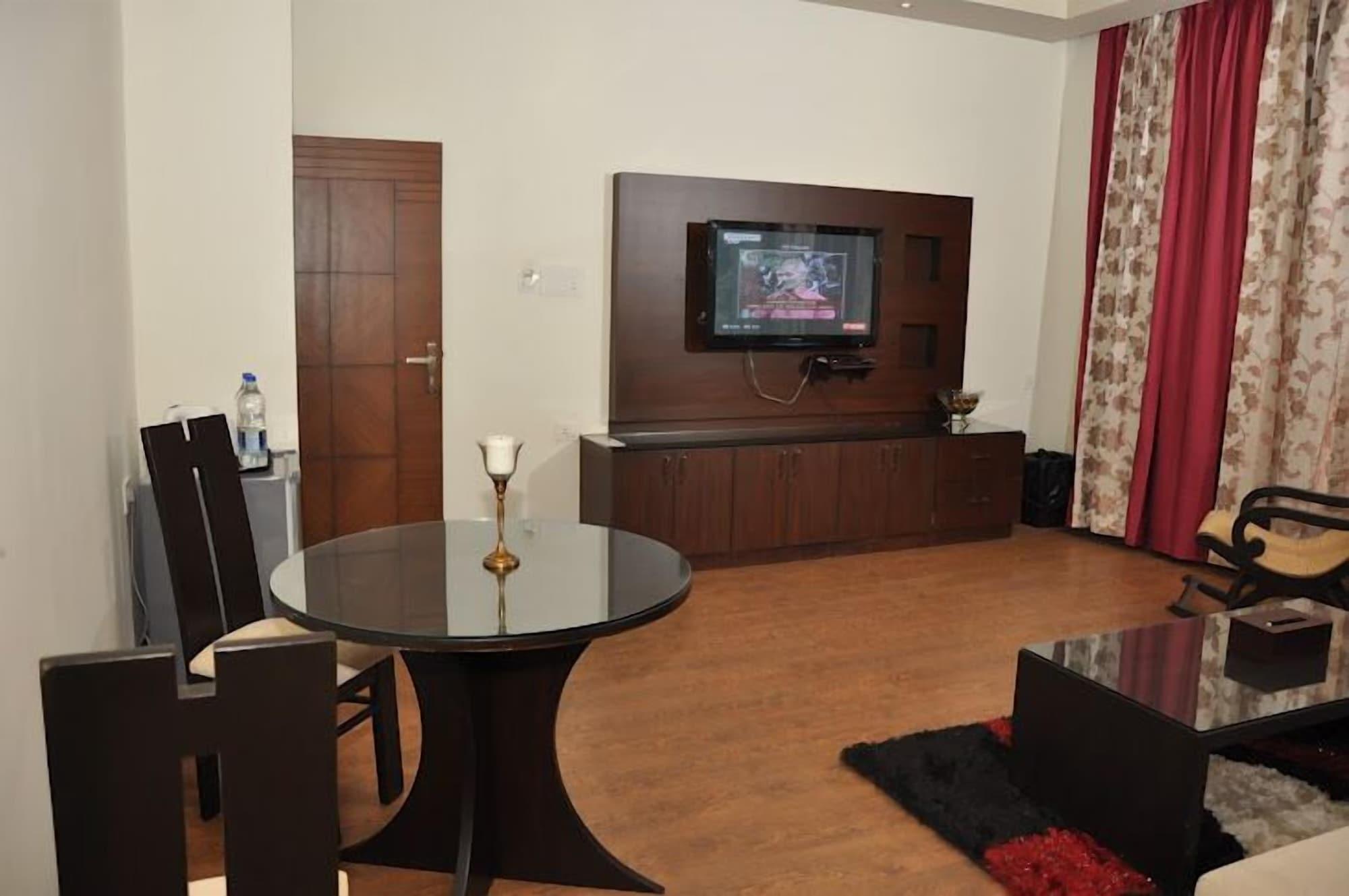 Sukhmantra Resort & Spa Candolim Bagian luar foto