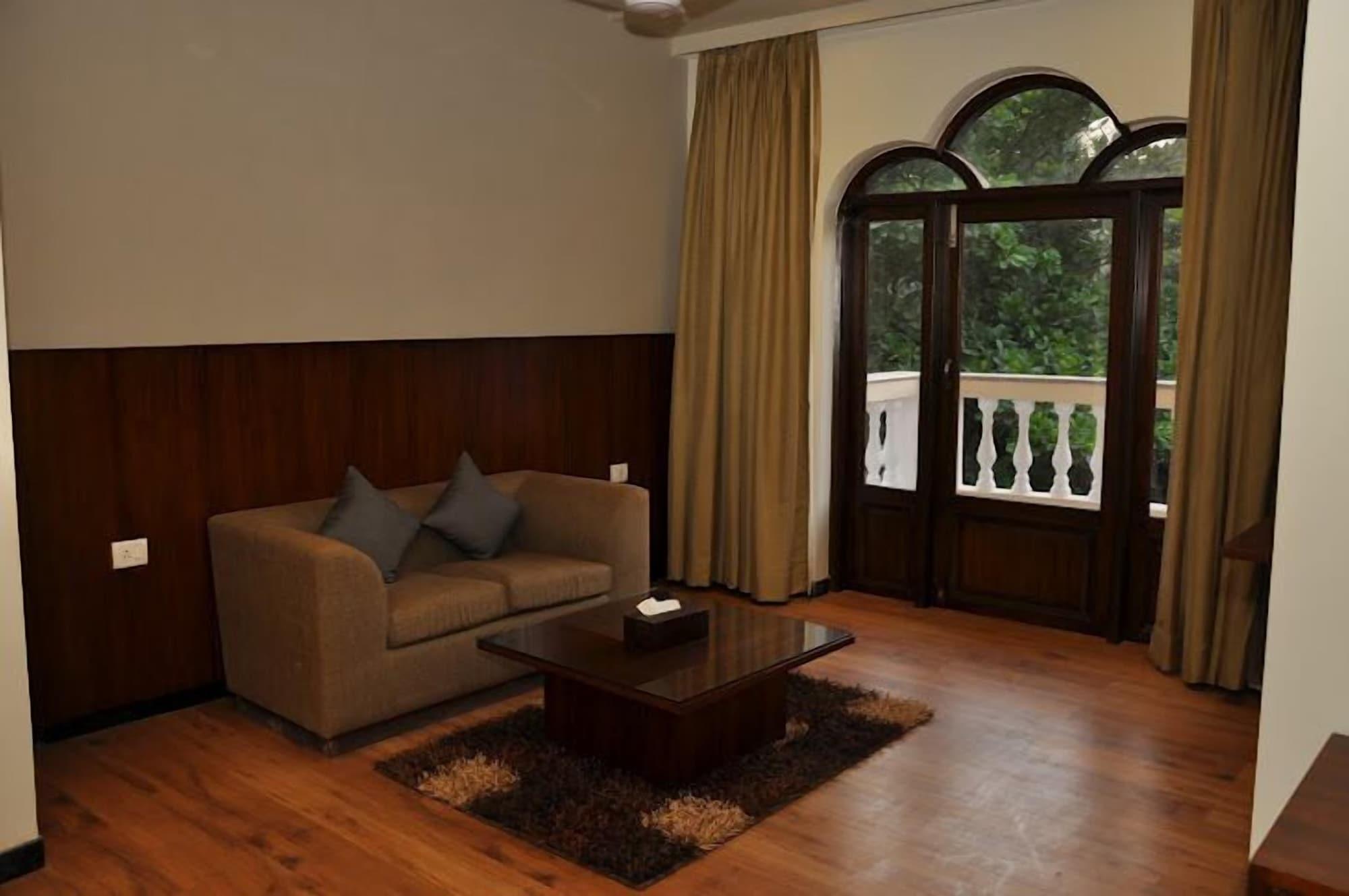 Sukhmantra Resort & Spa Candolim Bagian luar foto