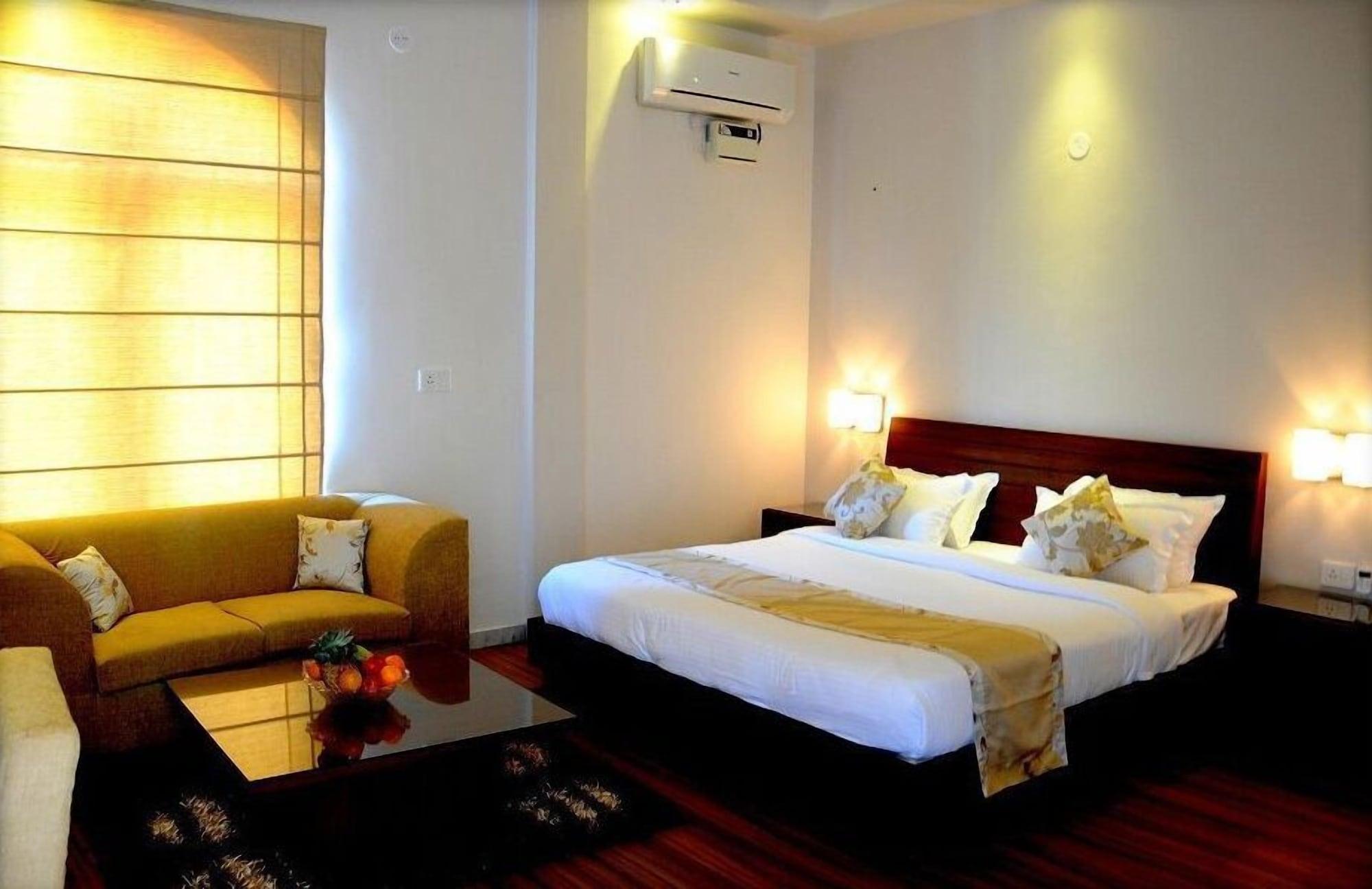 Sukhmantra Resort & Spa Candolim Bagian luar foto