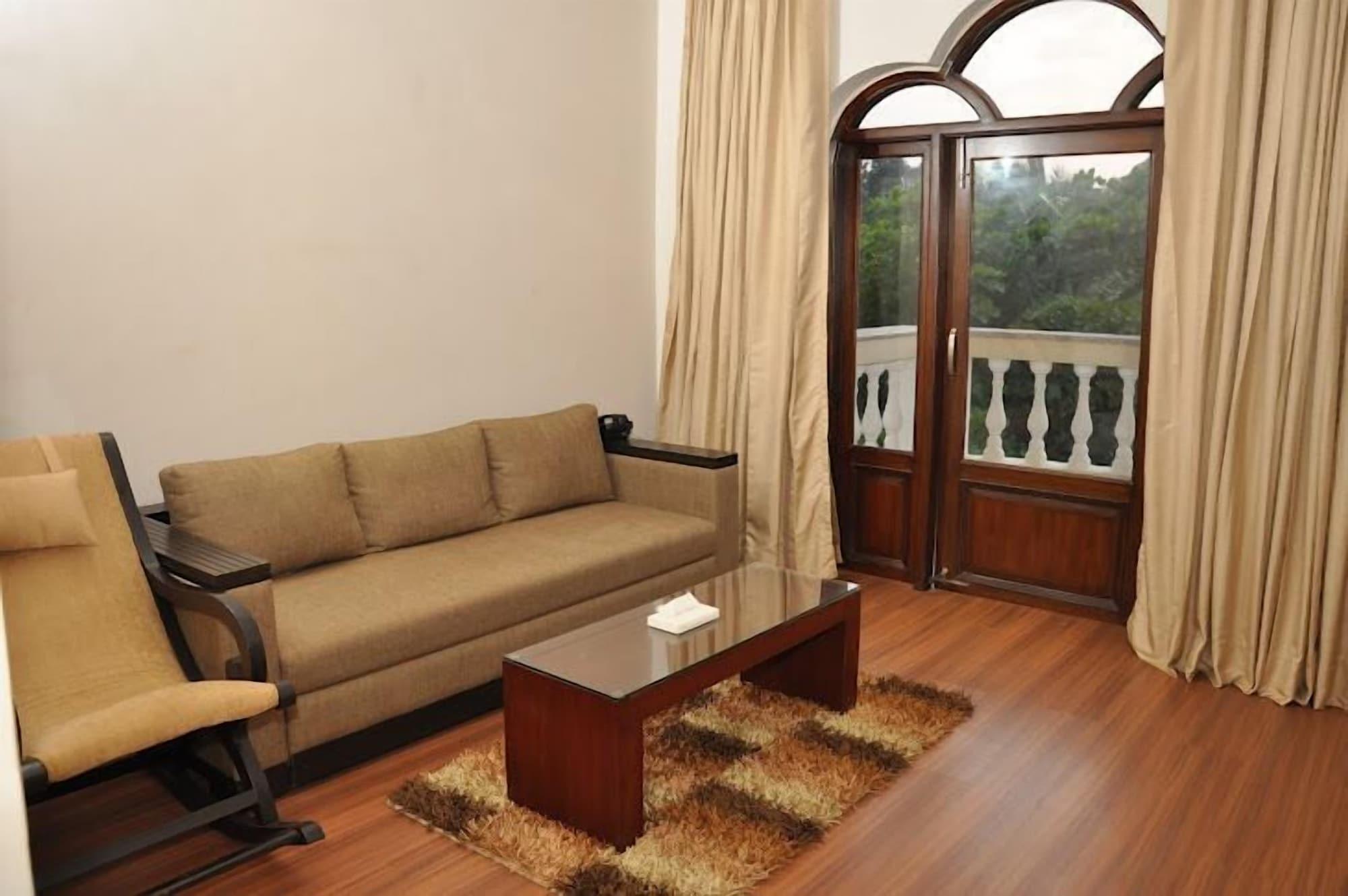 Sukhmantra Resort & Spa Candolim Bagian luar foto