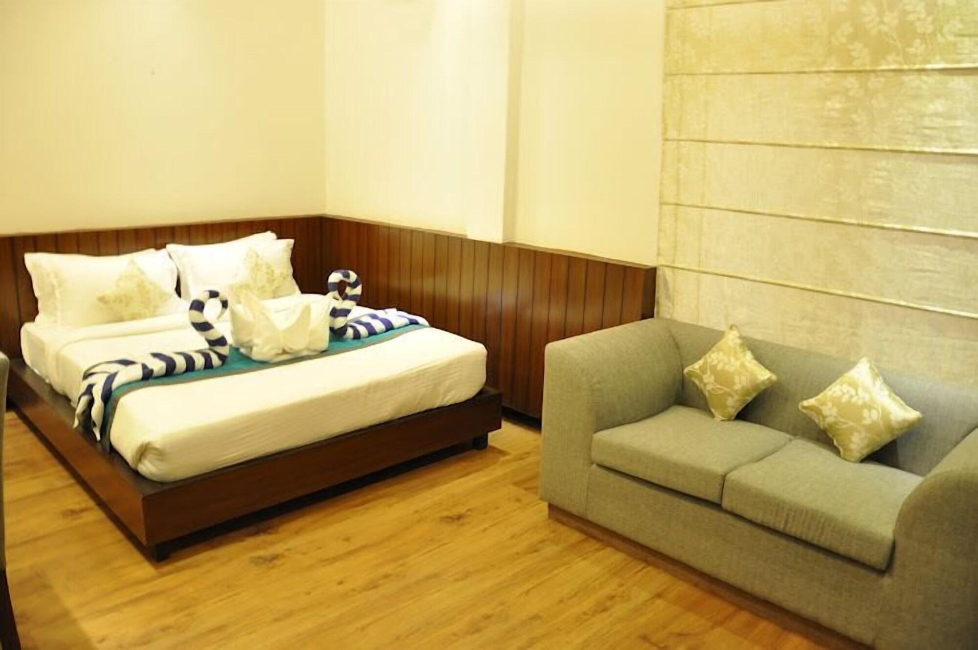 Sukhmantra Resort & Spa Candolim Bagian luar foto