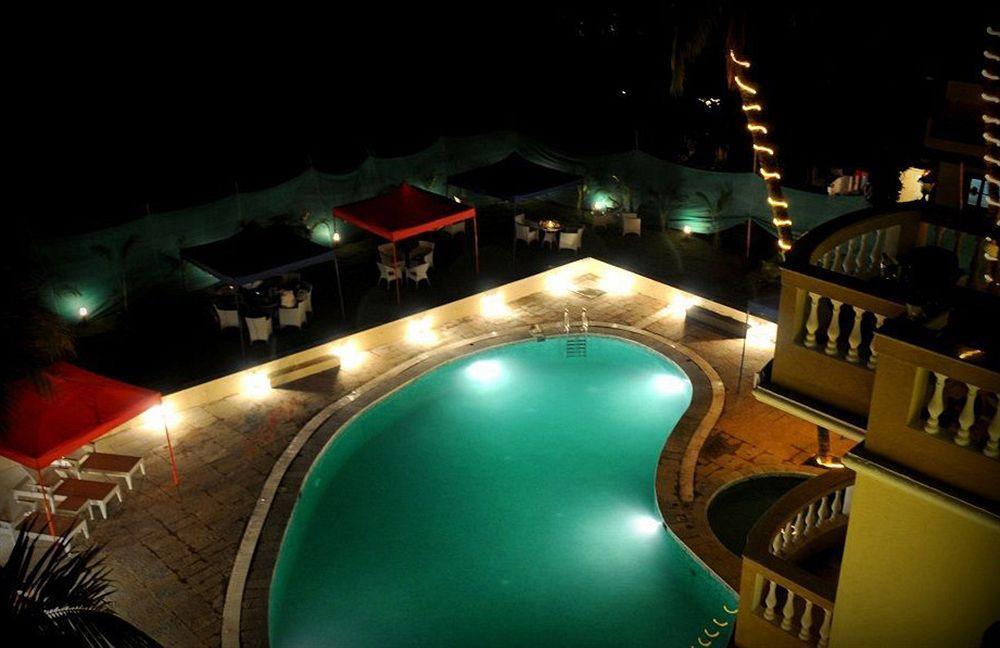 Sukhmantra Resort & Spa Candolim Bagian luar foto