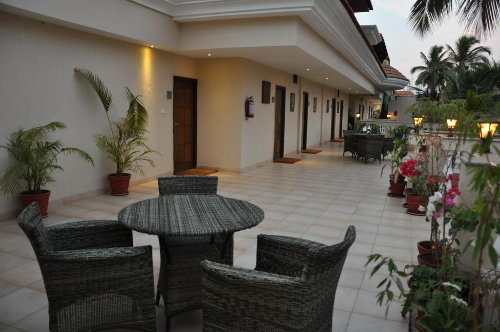 Sukhmantra Resort & Spa Candolim Bagian luar foto